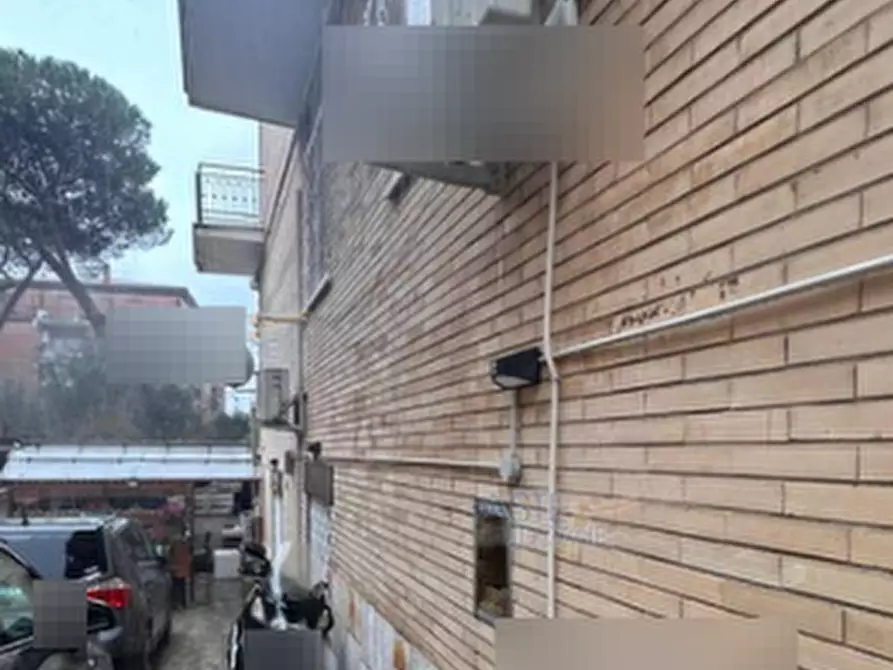 Immagine 2 di Garage in vendita  in Via Castelnuovo di Garfagnana a Roma