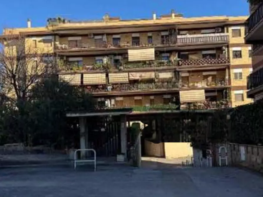 Immagine 2 di Garage in vendita  in Via di Scorticabove a Roma