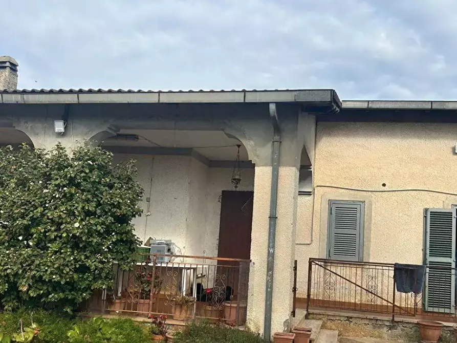 Immagine 1 di Villa in vendita  in Via Appia Sud a Velletri