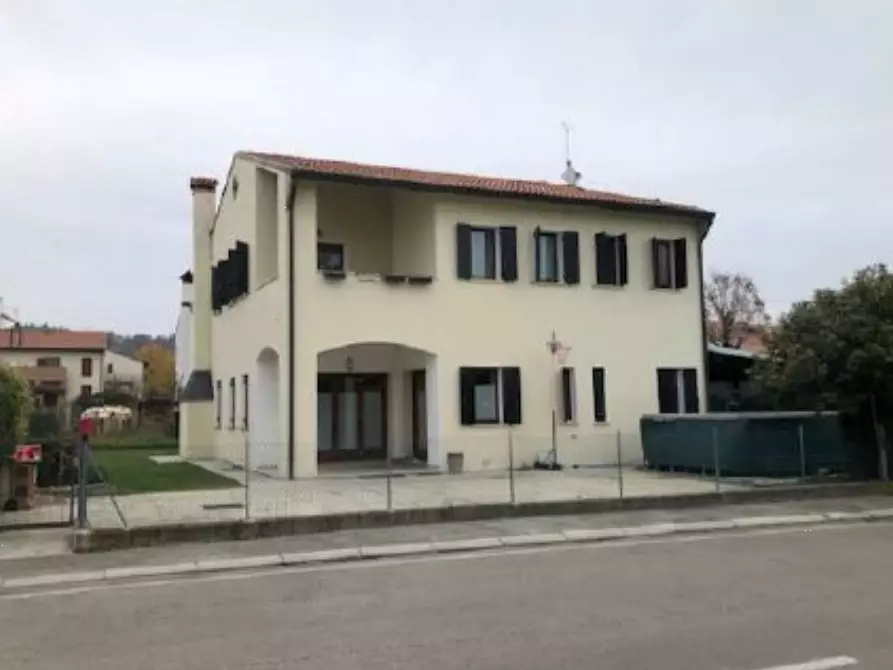 Immagine 1 di Villa in vendita  in Via San Girolamo a Nervesa Della Battaglia