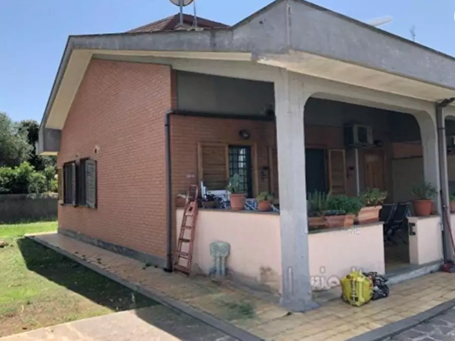 Immagine 1 di Porzione di casa in vendita  in Via Tirino a Ardea