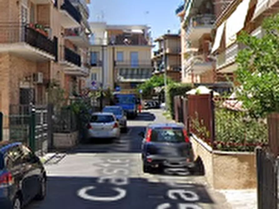 Immagine 10 di Appartamento in vendita  in Via Castelnuovo di Garfagnana  a Roma