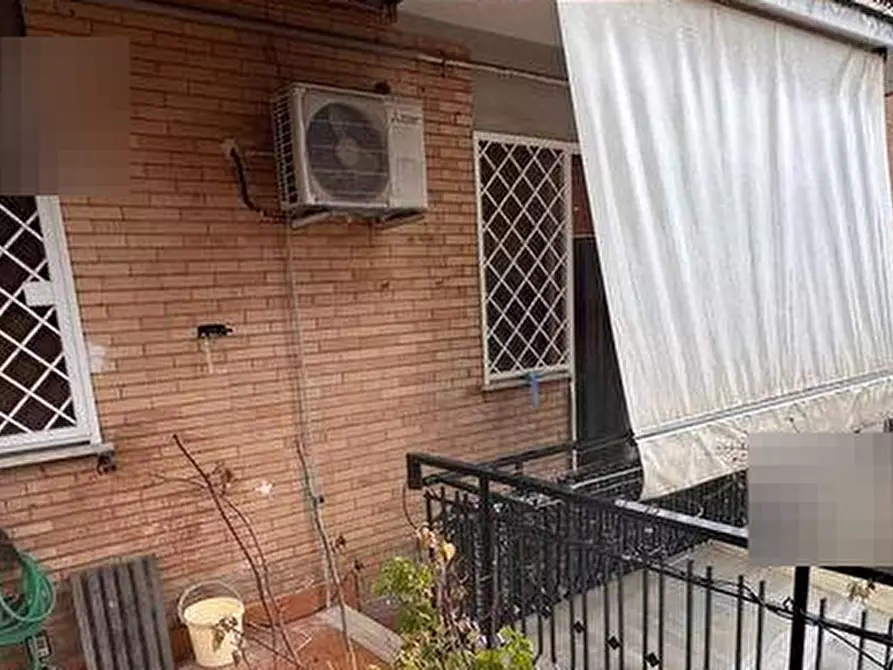 Immagine 2 di Appartamento in vendita  in Via Castelnuovo di Garfagnana  a Roma