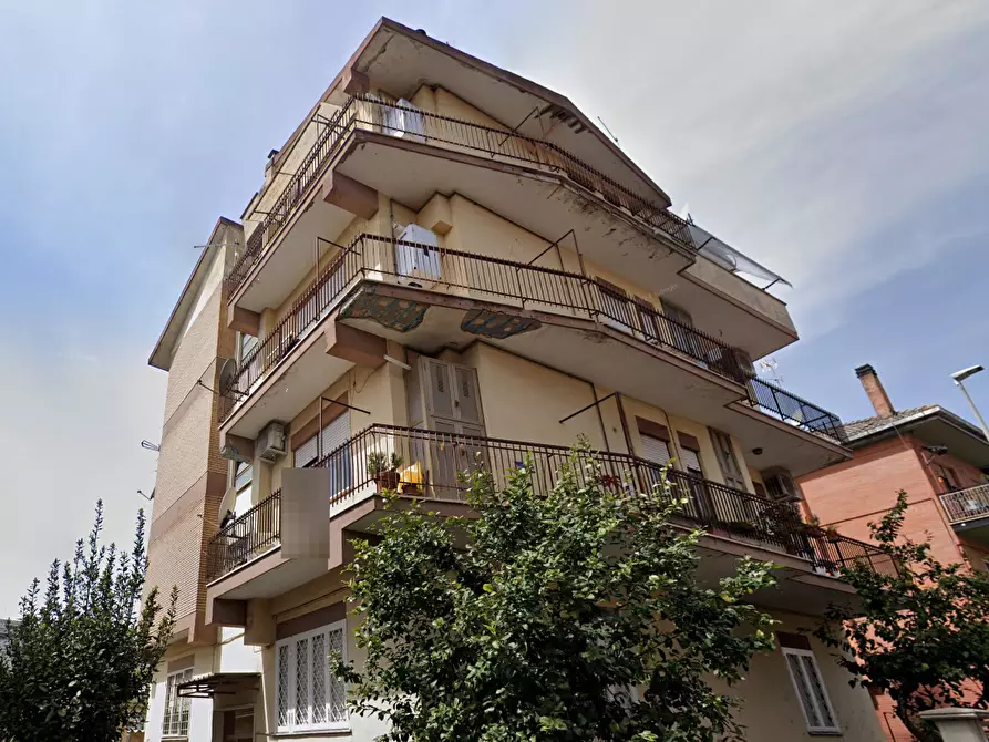 Immagine 3 di Appartamento in vendita  in Via Tessennano a Roma