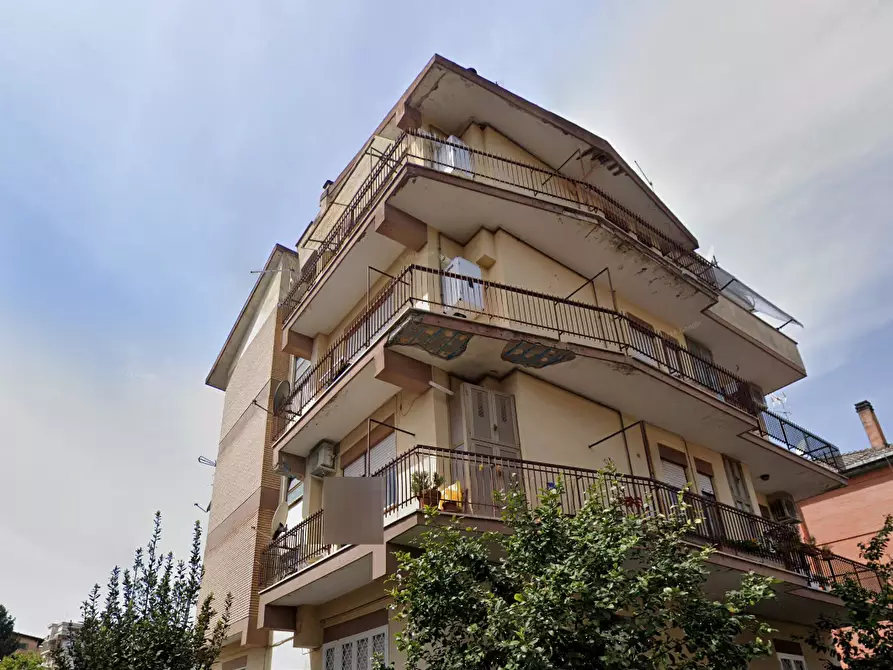 Immagine 6 di Appartamento in vendita  in Via Tessennano a Roma