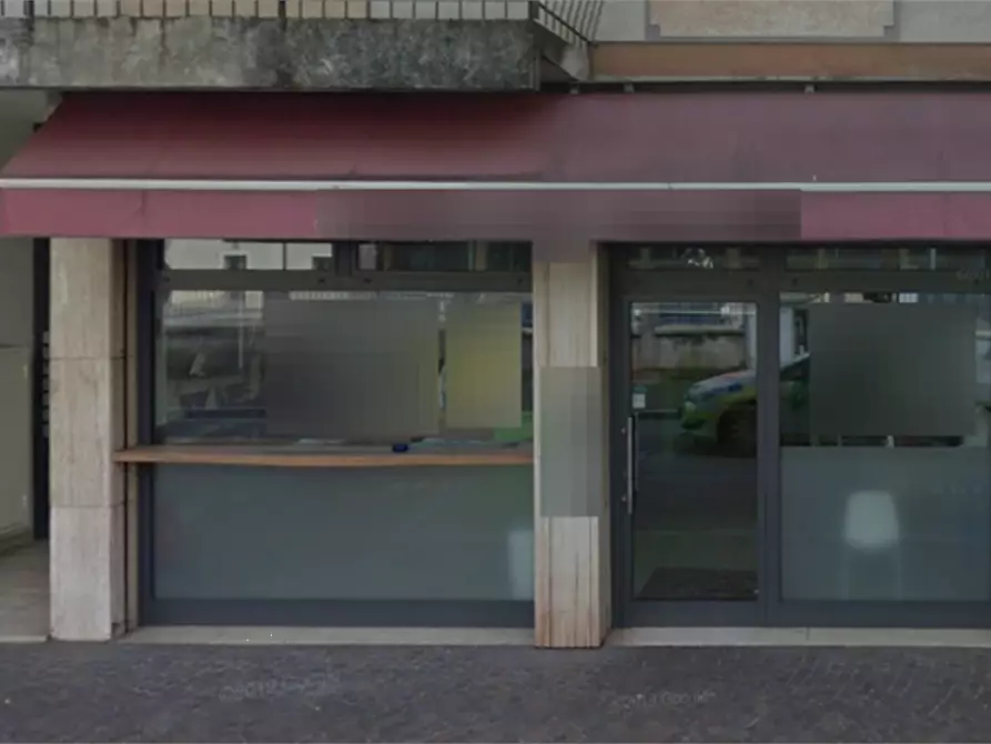 Immagine 2 di Negozio in vendita  in Via Francesco Fenzi  a Conegliano