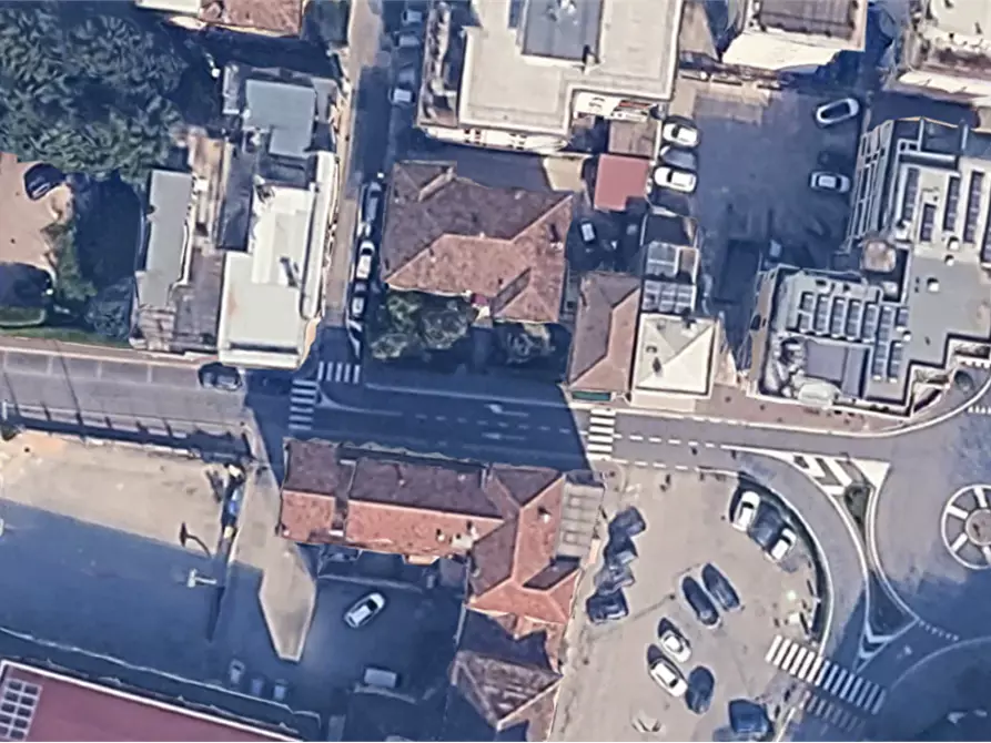 Immagine 12 di Negozio in vendita  in Via Francesco Fenzi  a Conegliano