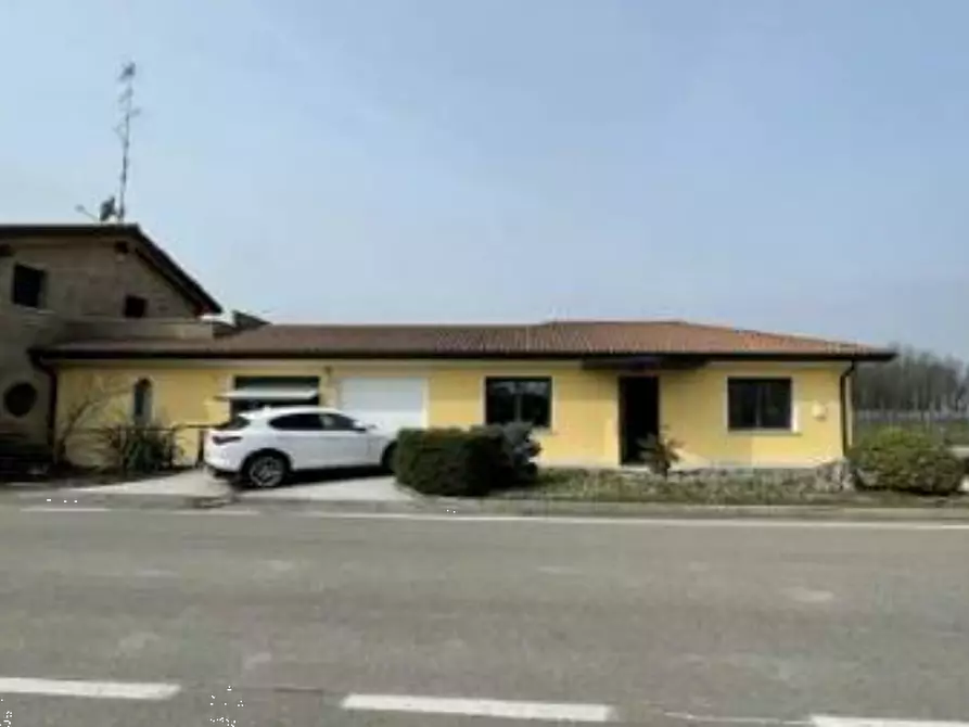 Immagine 2 di Ufficio in vendita  in Via Chiodo  a Salgareda