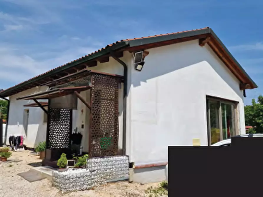 Immagine 3 di Villa in vendita  in Via Trento Trieste a Roncade