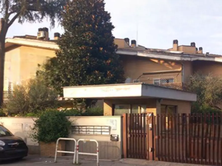 Immagine 3 di Appartamento in vendita  in Via di Mezzocammino  a Roma