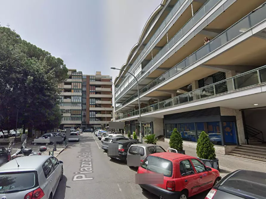 Immagine 2 di Ufficio in vendita  in Piazza Stefano Jacini  a Roma