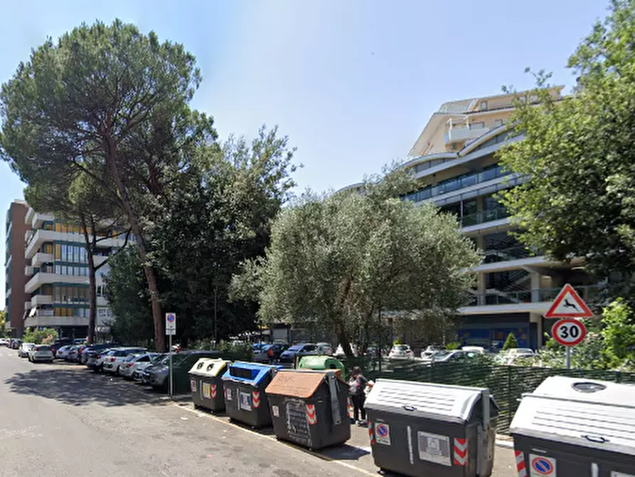 Immagine 9 di Ufficio in vendita  in Piazza Stefano Jacini  a Roma