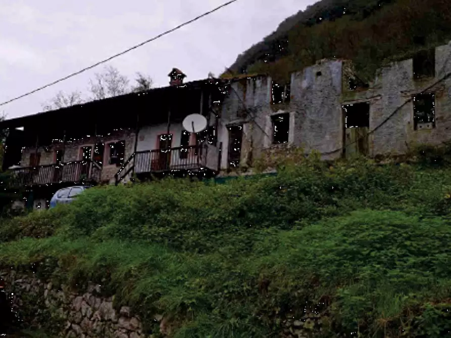 Immagine 1 di Casa indipendente in vendita  in Frazione Anzù a Feltre