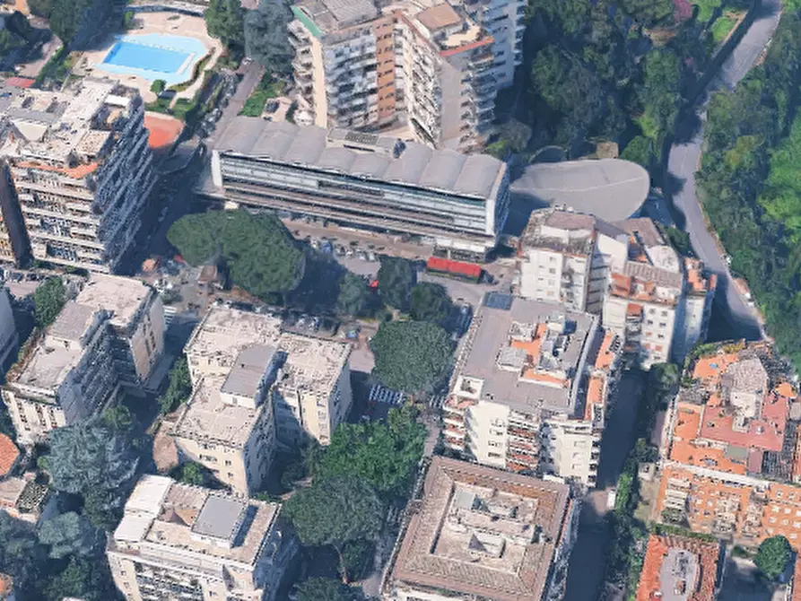 Immagine 12 di Negozio in vendita  in Piazza Stefano Jacini  a Roma