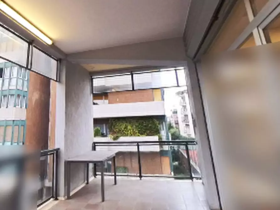 Immagine 3 di Negozio in vendita  in Piazza Stefano Jacini  a Roma