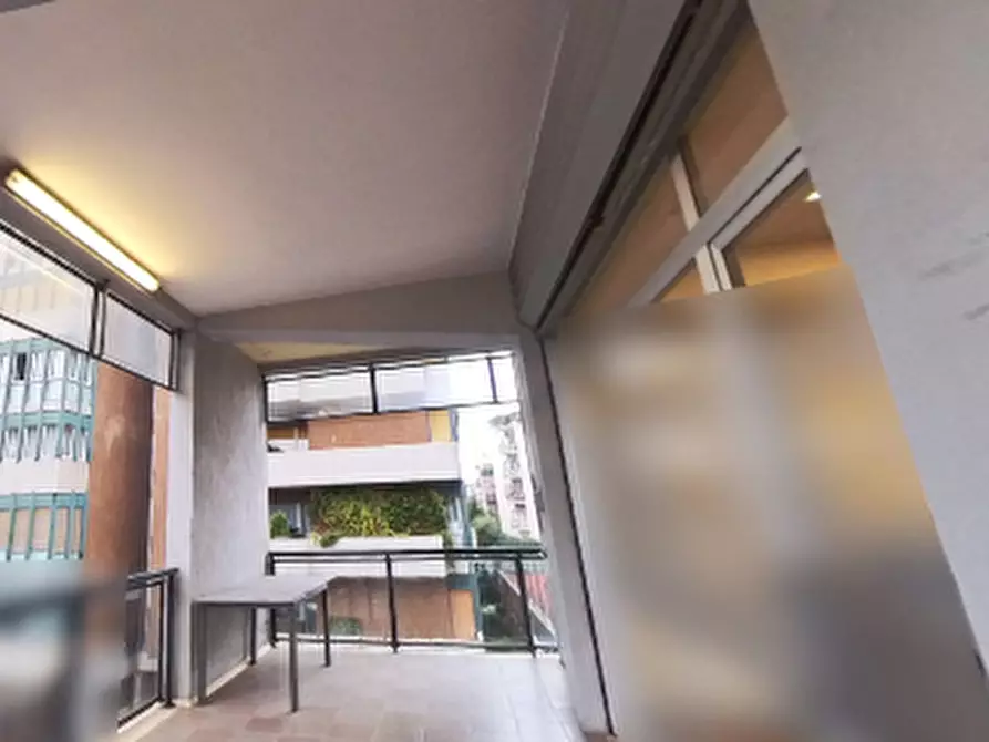 Immagine 4 di Negozio in vendita  in Piazza Stefano Jacini  a Roma