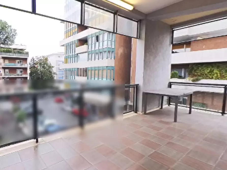 Immagine 5 di Negozio in vendita  in Piazza Stefano Jacini  a Roma