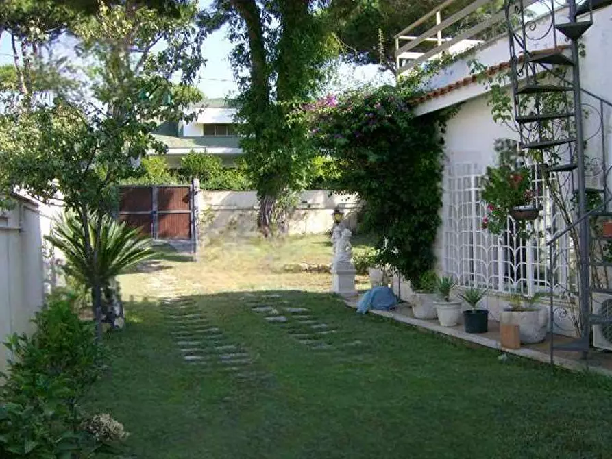 Immagine 6 di Casa bifamiliare in vendita  in Via Ticino a Ardea