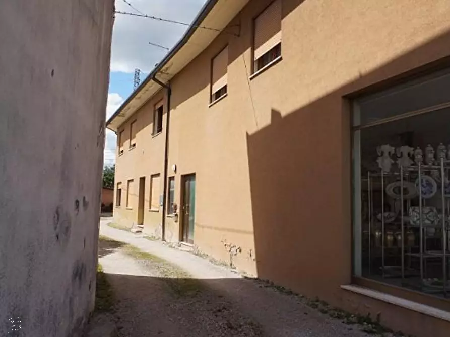 Immagine 2 di Porzione di casa in vendita  in Via Molini  a Nove