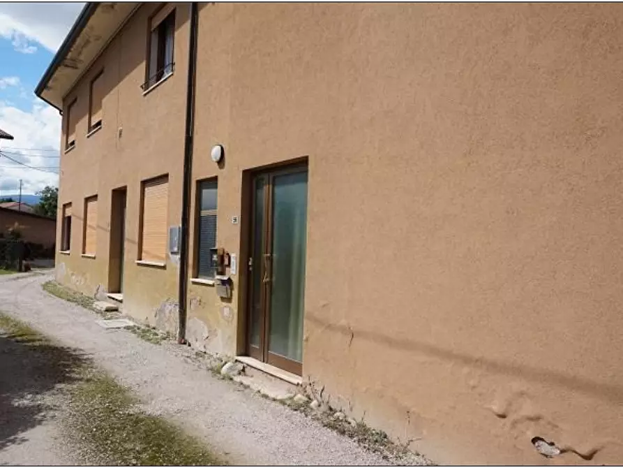 Immagine 3 di Porzione di casa in vendita  in Via Molini  a Nove