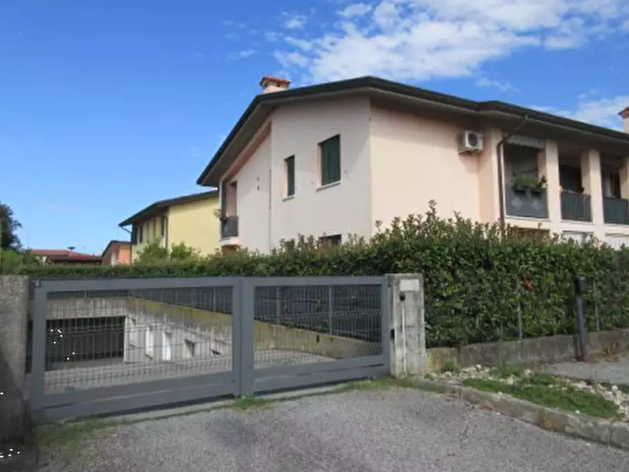 Immagine 5 di Appartamento in vendita  in Via Bressani a Tezze Sul Brenta