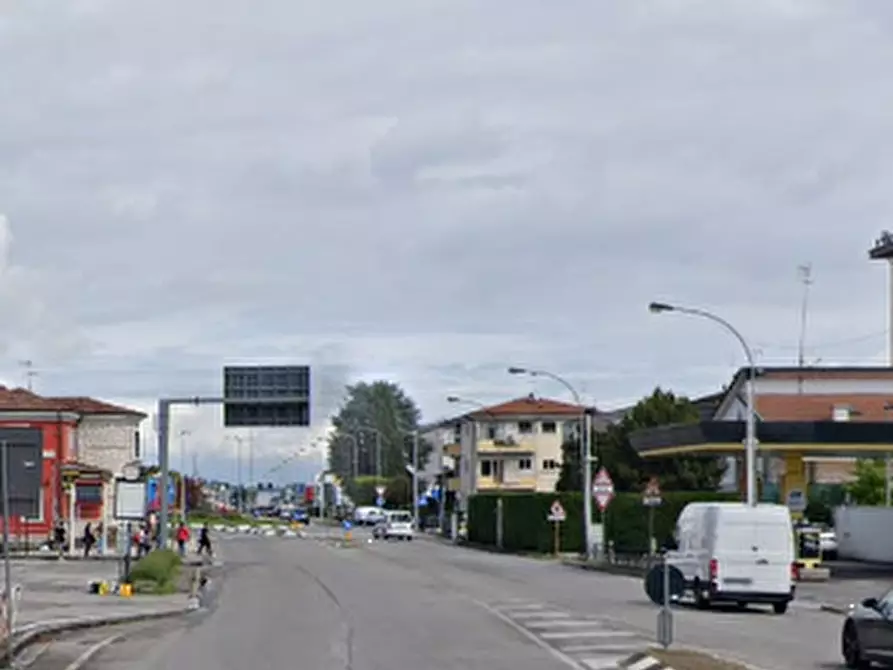 Immagine 5 di Negozio in vendita  in Viale Trieste a Montecchio Maggiore