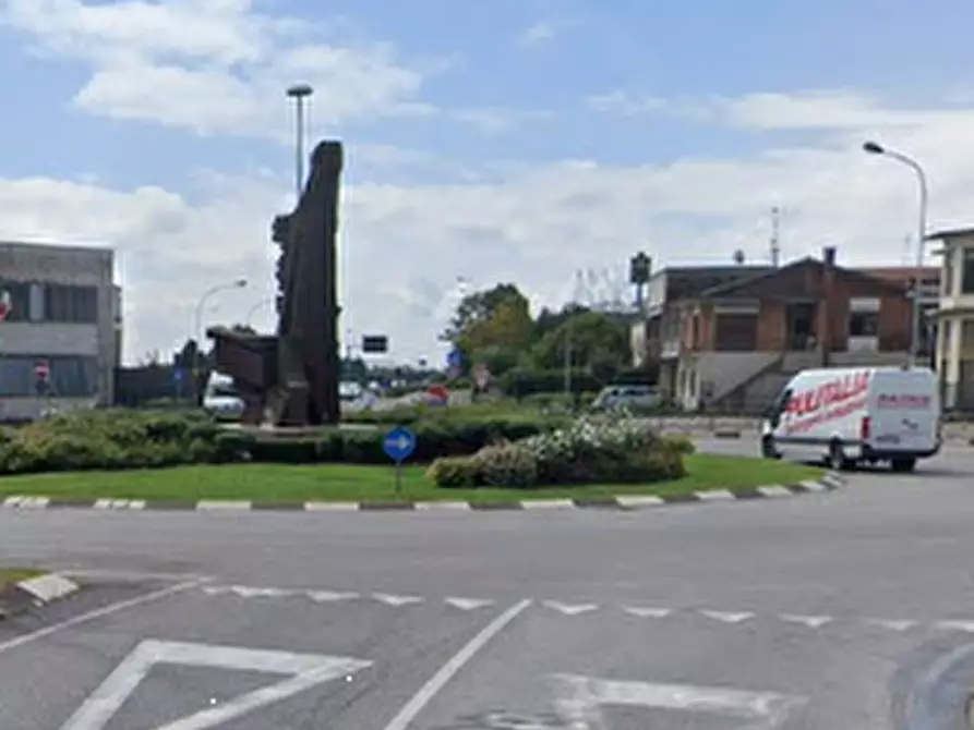 Immagine 6 di Negozio in vendita  in Viale Trieste a Montecchio Maggiore