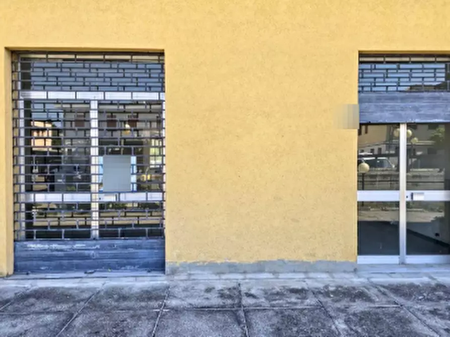 Immagine 1 di Negozio in vendita  in Via Ugo la Malfa a Susegana