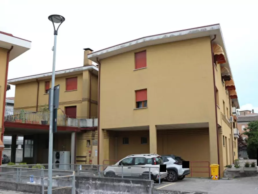 Immagine 3 di Negozio in vendita  in Via Ugo la Malfa a Susegana