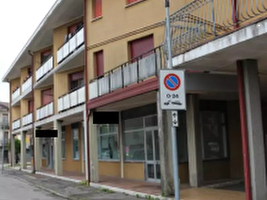 Immagine 4 di Negozio in vendita  in Via Ugo la Malfa a Susegana