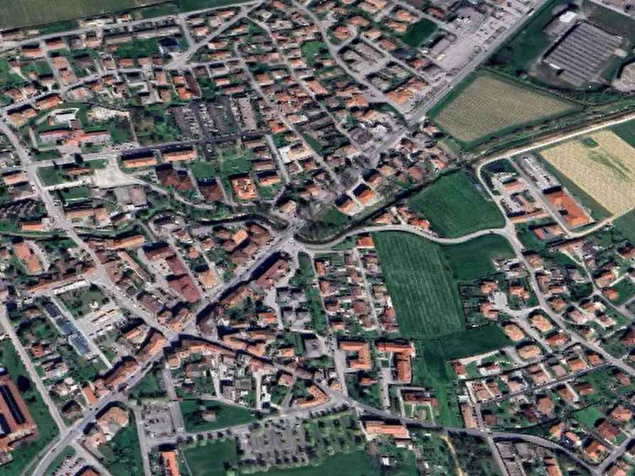 Immagine 10 di Negozio in vendita  in Via Ugo la Malfa a Susegana