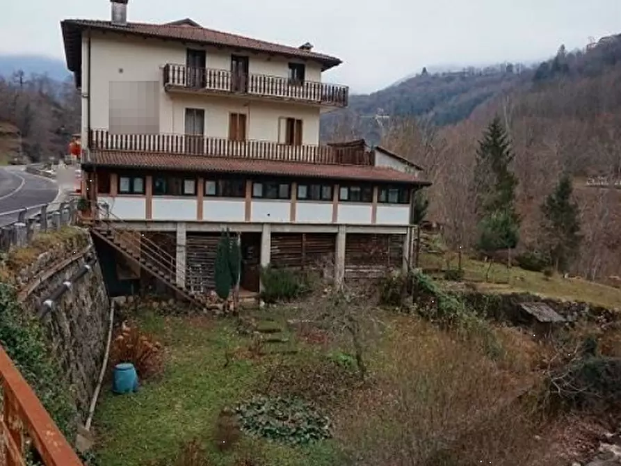 Immagine 3 di Negozio in vendita  in Via Gisbenti a Valli Del Pasubio