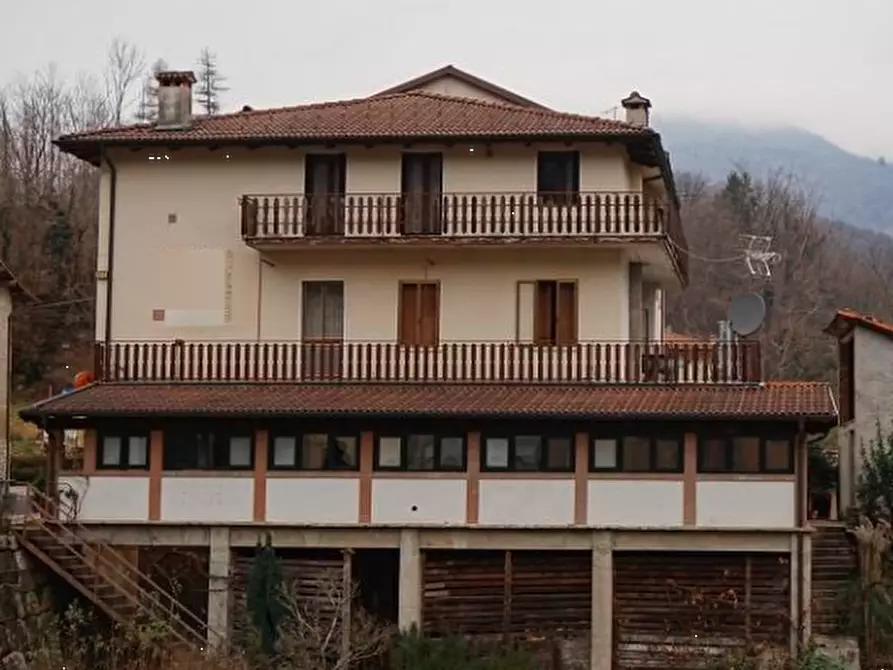 Immagine 5 di Negozio in vendita  in Via Gisbenti a Valli Del Pasubio