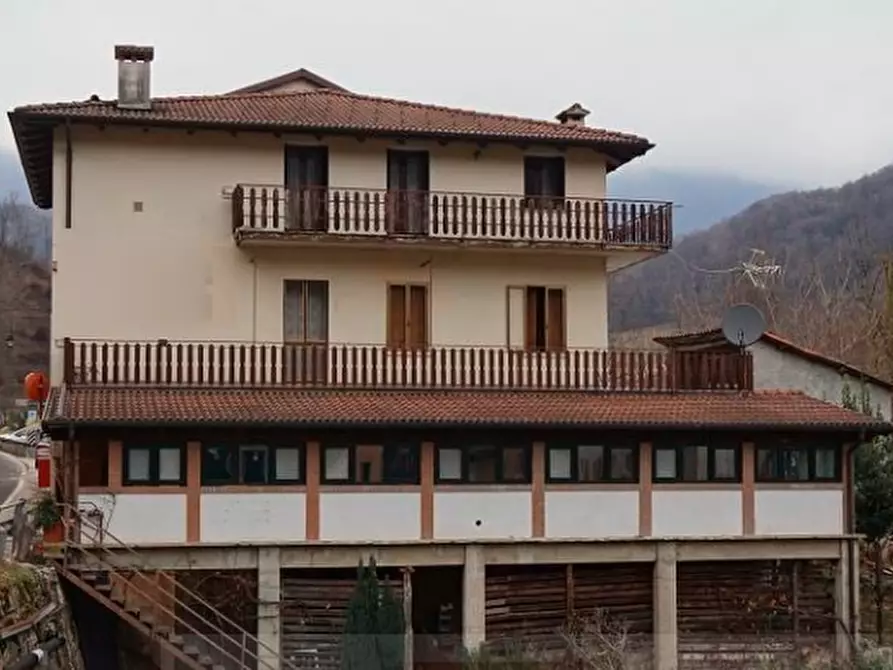 Immagine 8 di Negozio in vendita  in Via Gisbenti a Valli Del Pasubio