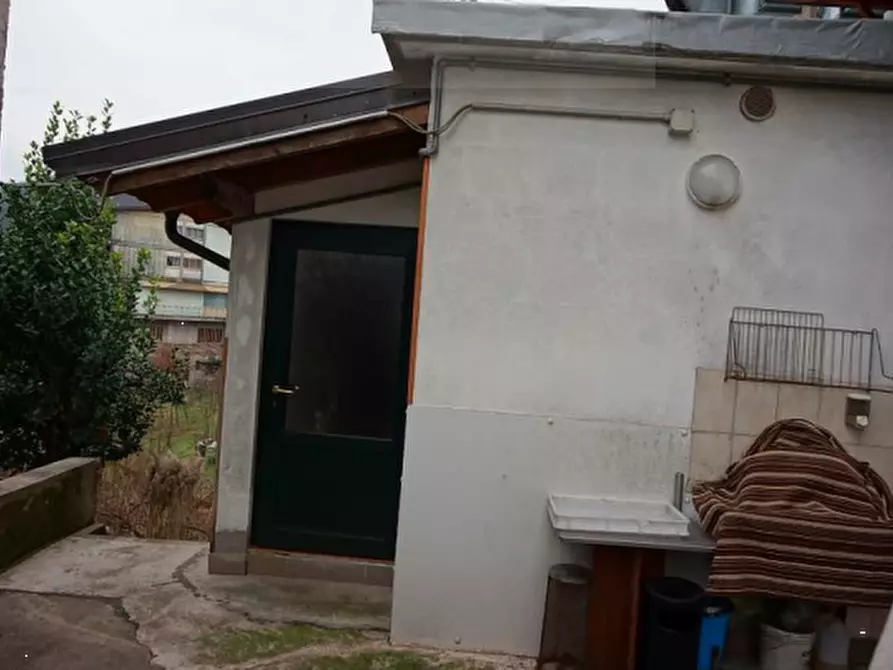 Immagine 9 di Negozio in vendita  in Via Gisbenti a Valli Del Pasubio