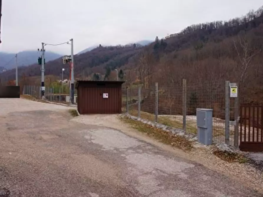 Immagine 18 di Negozio in vendita  in Via Gisbenti a Valli Del Pasubio