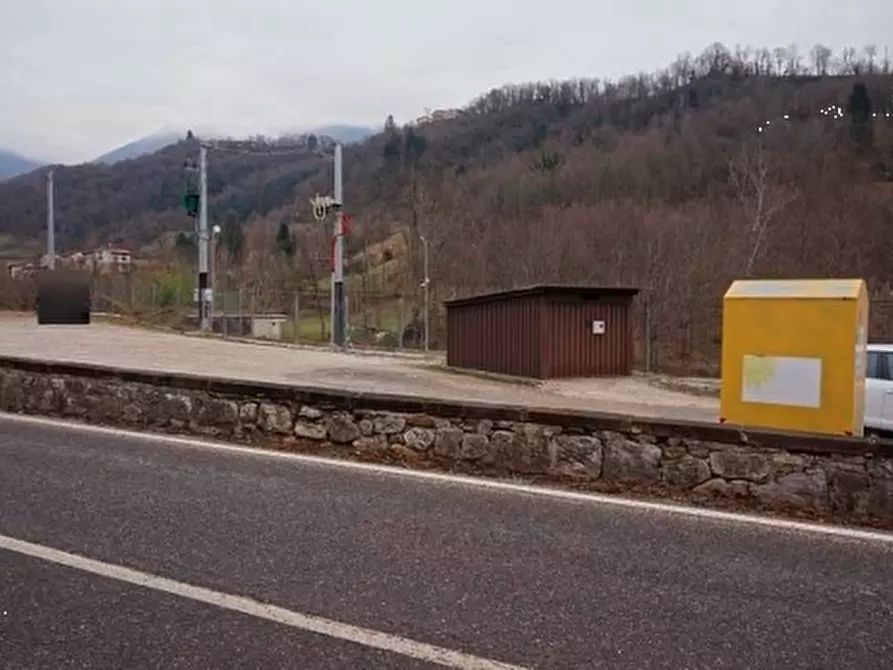 Immagine 20 di Negozio in vendita  in Via Gisbenti a Valli Del Pasubio