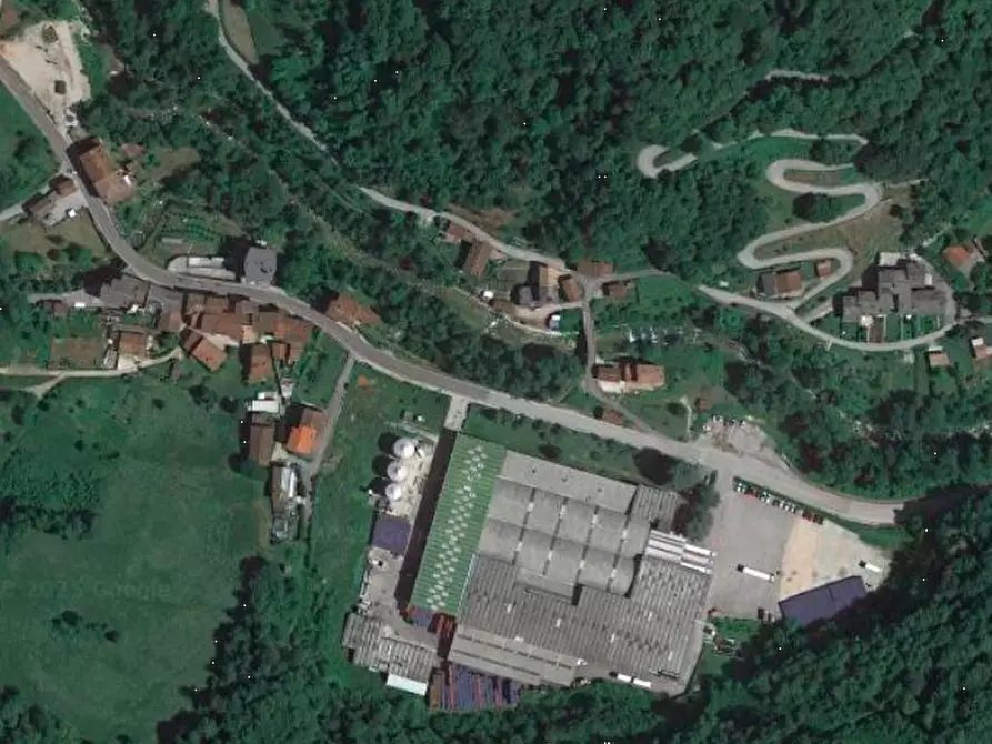 Immagine 24 di Negozio in vendita  in Via Gisbenti a Valli Del Pasubio