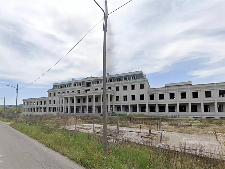 Immagine 3 di Stabile in vendita  in  Via Roma a Meldola