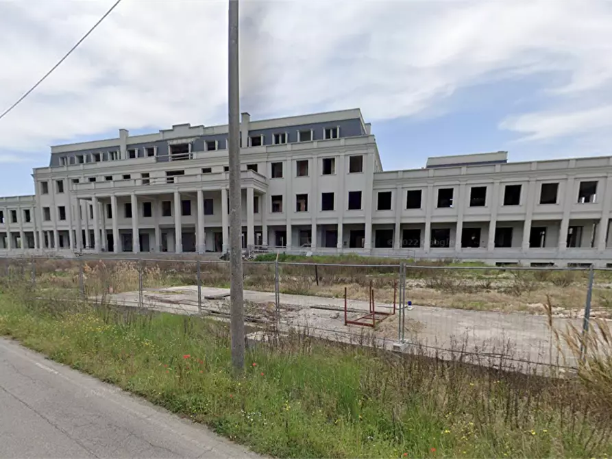 Immagine 4 di Stabile in vendita  in  Via Roma a Meldola