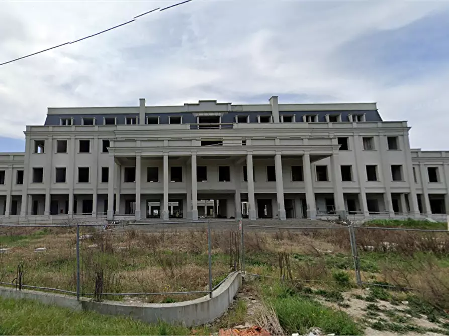 Immagine 5 di Stabile in vendita  in  Via Roma a Meldola