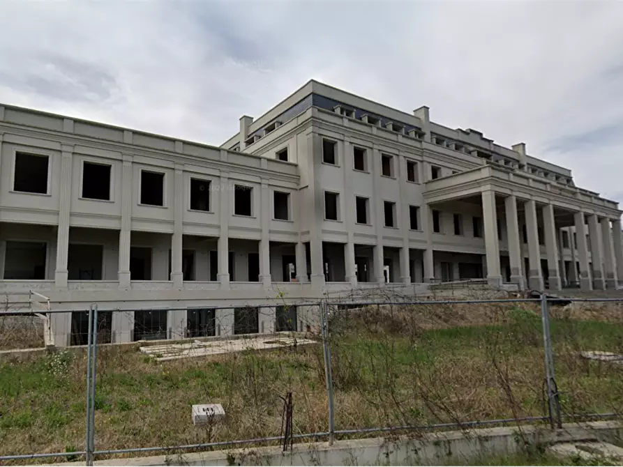 Immagine 6 di Stabile in vendita  in  Via Roma a Meldola