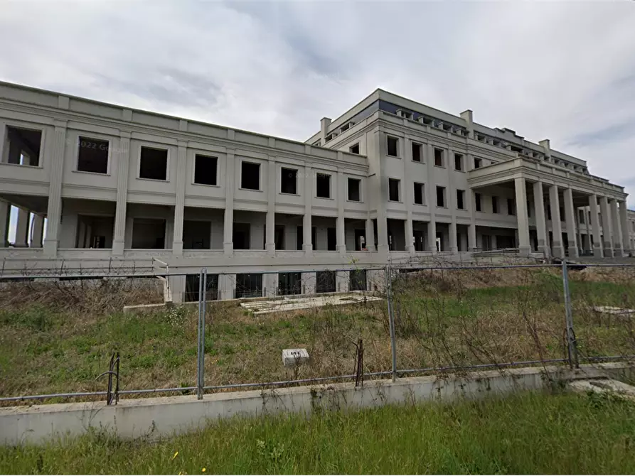 Immagine 7 di Stabile in vendita  in  Via Roma a Meldola