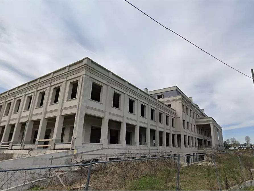 Immagine 8 di Stabile in vendita  in  Via Roma a Meldola