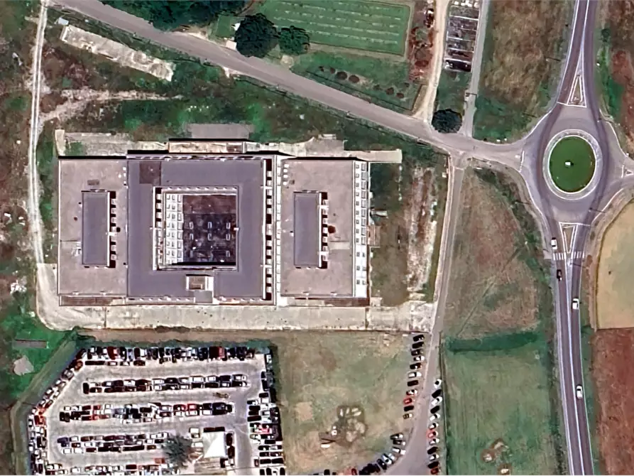 Immagine 15 di Stabile in vendita  in  Via Roma a Meldola