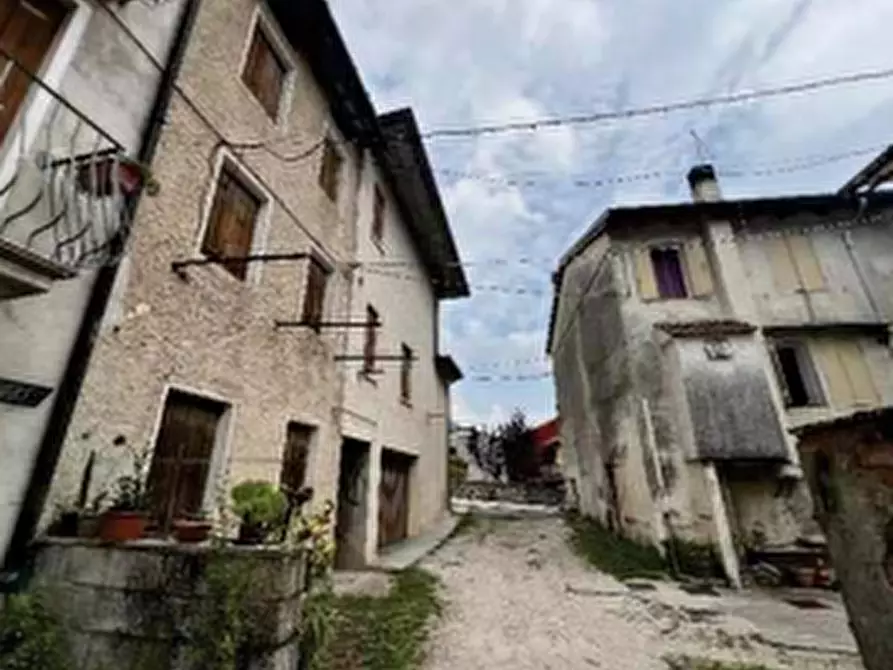 Immagine 4 di Porzione di casa in vendita  in Via Romolo e Rodolfo Mazzacavallo  a Cogollo Del Cengio