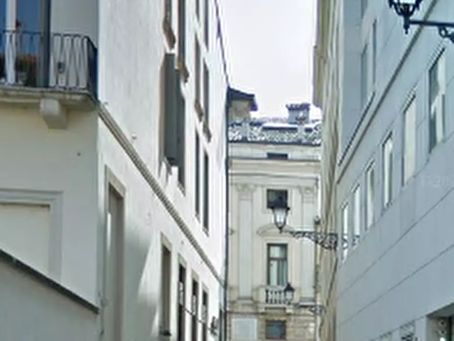 Immagine 3 di Appartamento in vendita  in Galleria del Pozzo Rosso  a Vicenza