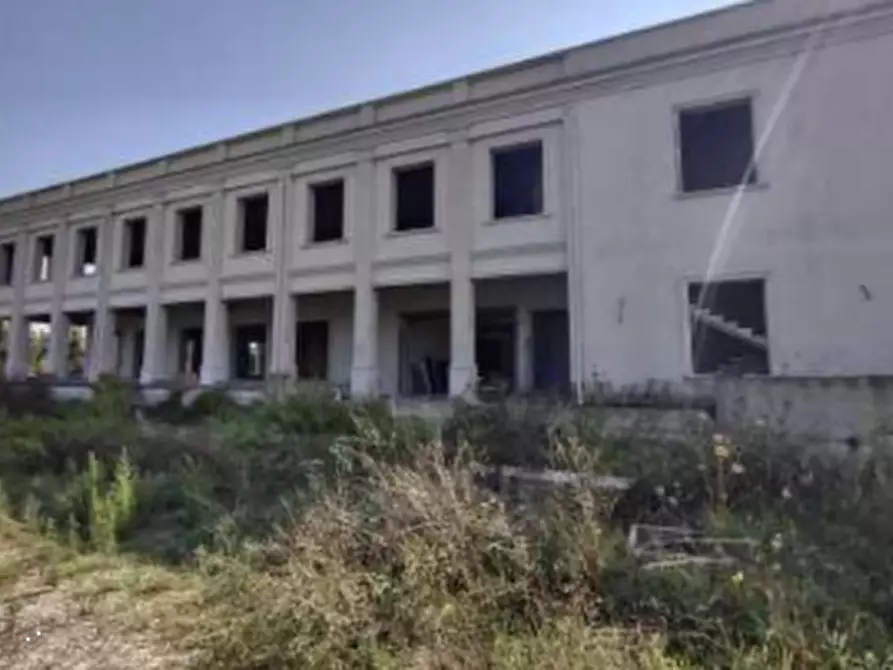 Immagine 4 di Stabile in vendita  in Via Roma a Meldola