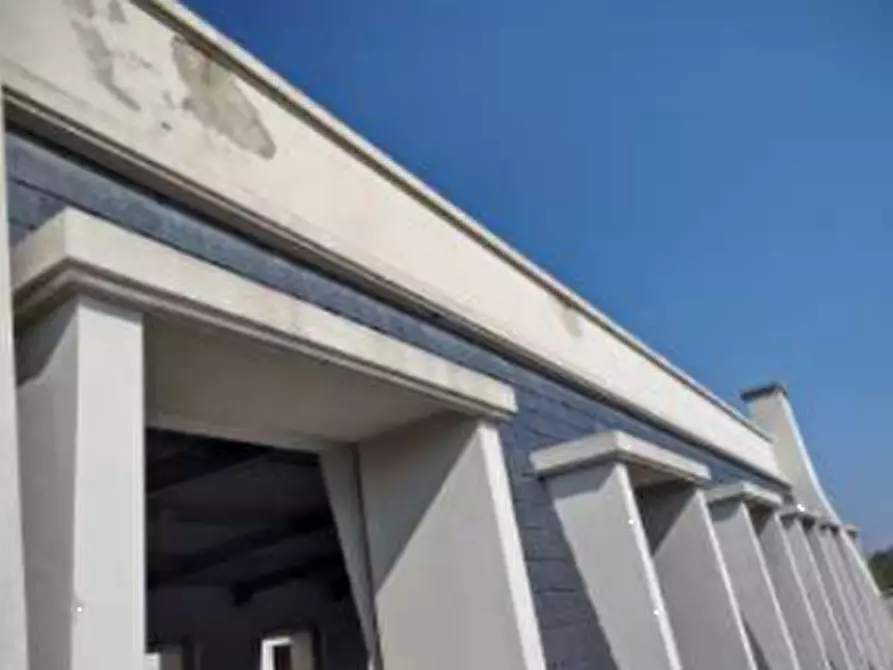 Immagine 6 di Stabile in vendita  in Via Roma a Meldola