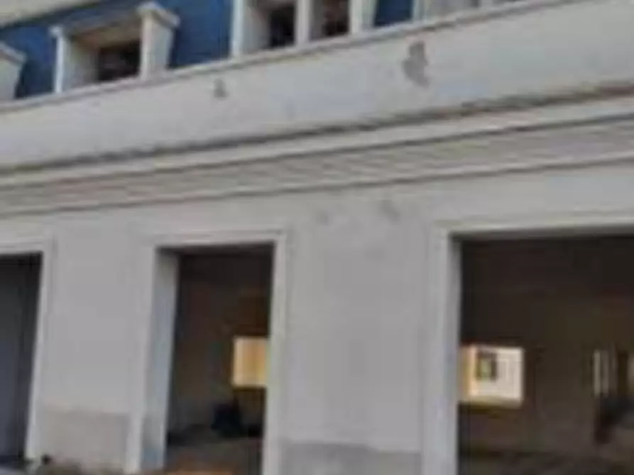Immagine 7 di Stabile in vendita  in Via Roma a Meldola